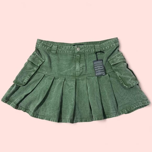 Forever 21 Green Pleated Denim Mini Skirt with Side Pockets Size Large NWT - Picture 1 of 4